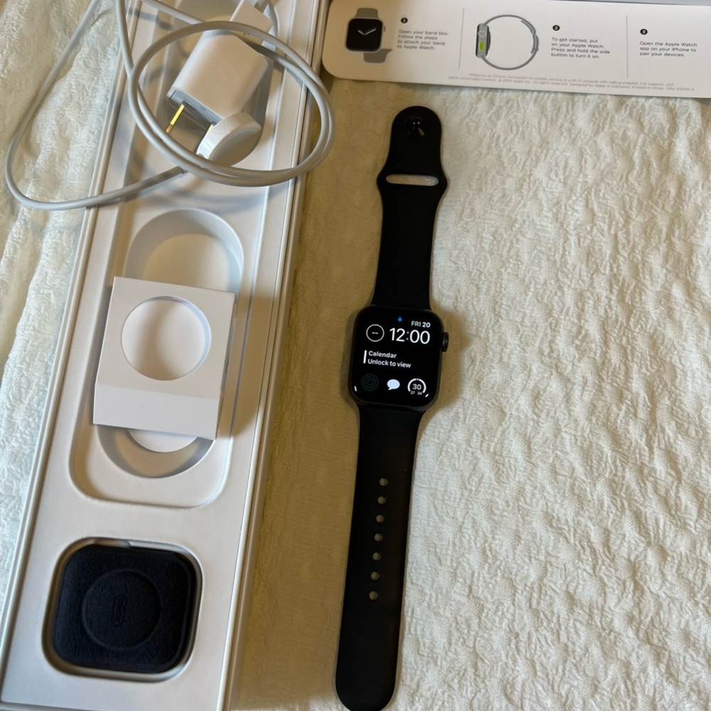 Series 5 Apple Watch - Space Grey 40mm